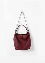 Load image into Gallery viewer, Pretty Grooming Bag
