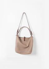 Load image into Gallery viewer, Pretty Grooming Bag
